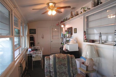 Condo in Saint Petersburg, Florida, 2 bedrooms  № 870105 - photo 12