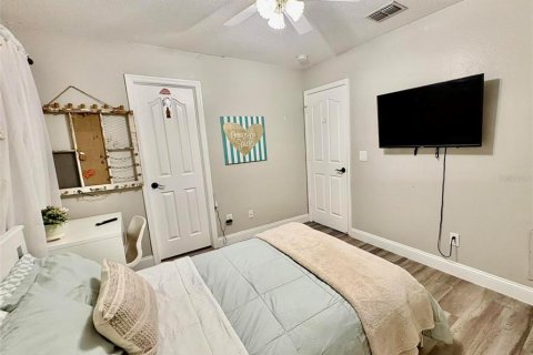 House in Brandon, Florida 5 bedrooms, 206.99 sq.m. № 2103351 - photo 30