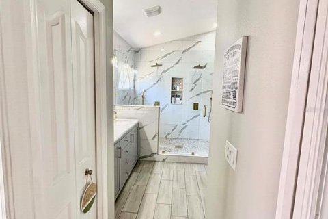 House in Brandon, Florida 5 bedrooms, 206.99 sq.m. № 2103351 - photo 20