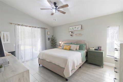 House in Brandon, Florida 5 bedrooms, 206.99 sq.m. № 2103351 - photo 18