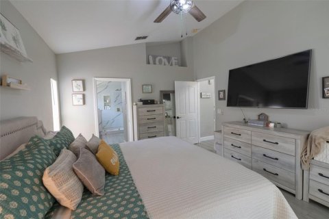 House in Brandon, Florida 5 bedrooms, 206.99 sq.m. № 2103351 - photo 19