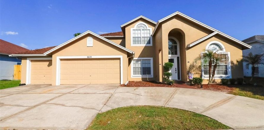 House in Brandon, Florida 5 bedrooms, 206.99 sq.m. № 2103351