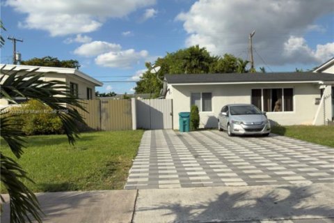 Casa en venta en Miami, Florida, 5 dormitorios, 202.99 m2 № 1965655 - foto 6