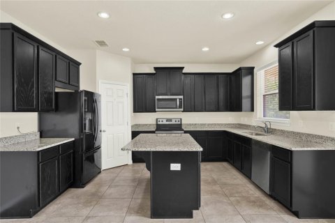 Casa en alquiler en Kissimmee, Florida, 5 dormitorios, 282.79 m2 № 1851052 - foto 8