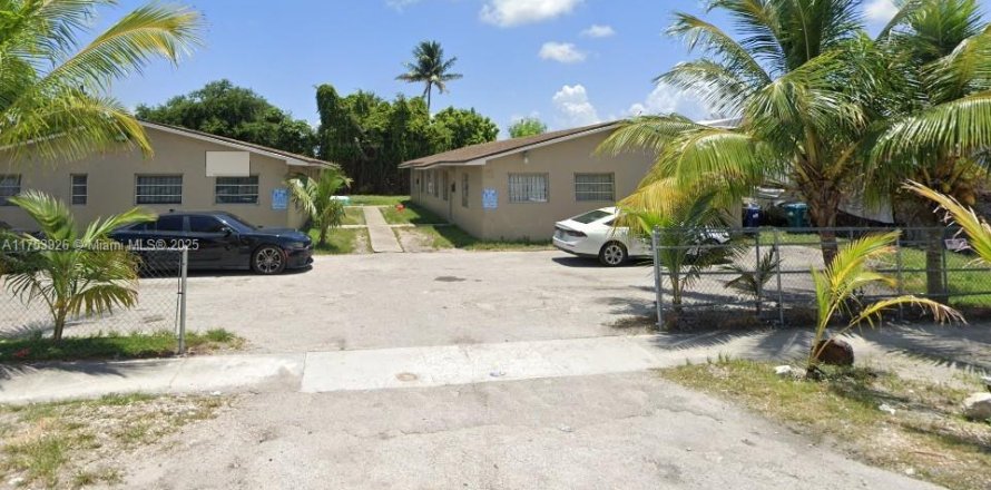 Villa ou maison à Miami, Floride 3 chambres, 490.52 m2 № 1865186