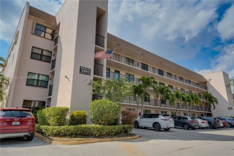 Condominio en venta en Sunrise, Florida, 2 dormitorios, 127.28 m2 № 2031529 - foto 3