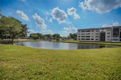 Condominio en venta en Sunrise, Florida, 2 dormitorios, 127.28 m2 № 2031529 - foto 2