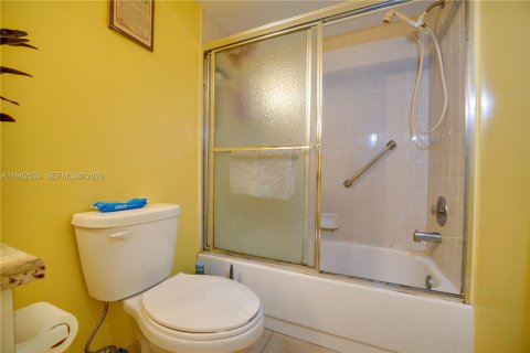 Condominio en venta en Sunrise, Florida, 2 dormitorios, 127.28 m2 № 2031529 - foto 17