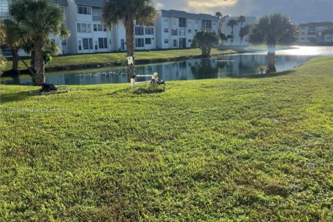 Copropriété à vendre à Sunrise, Floride: 2 chambres, 78.97 m2 № 1864148 - photo 2