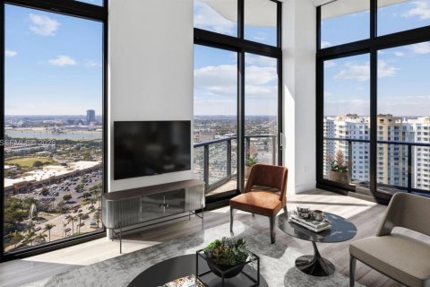 Condominio en venta en Hallandale Beach, Florida, 2 dormitorios № 2044877 - foto 29