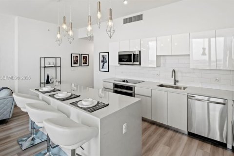 Condominio en venta en Hallandale Beach, Florida, 2 dormitorios № 2044877 - foto 25