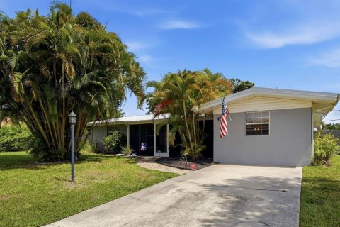 House in Venice, Florida 3 bedrooms, 140.1 sq.m. № 2152019 - photo 2