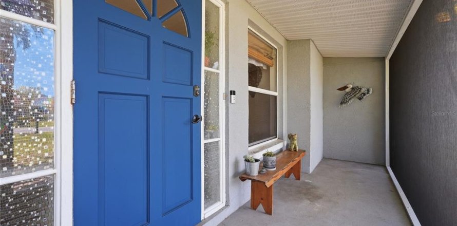 House in Venice, Florida 3 bedrooms, 140.1 sq.m. № 2152019