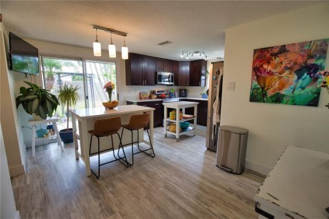 House in Venice, Florida 3 bedrooms, 140.1 sq.m. № 2152019 - photo 10