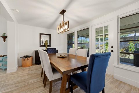 House in Venice, Florida 3 bedrooms, 140.1 sq.m. № 2152019 - photo 15