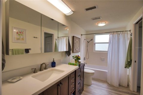 House in Venice, Florida 3 bedrooms, 140.1 sq.m. № 2152019 - photo 23