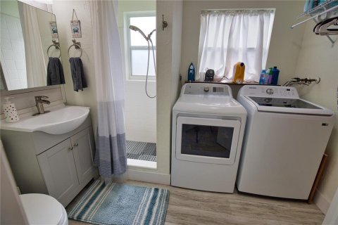 House in Venice, Florida 3 bedrooms, 140.1 sq.m. № 2152019 - photo 28