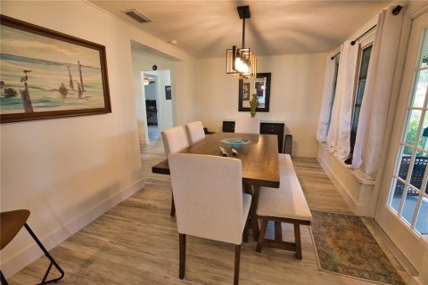 House in Venice, Florida 3 bedrooms, 140.1 sq.m. № 2152019 - photo 16