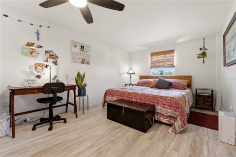 House in Venice, Florida 3 bedrooms, 140.1 sq.m. № 2152019 - photo 25