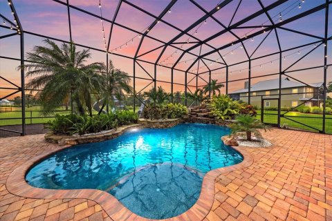House in Terra Ceia, Florida 4 bedrooms, 400.22 sq.m. № 2396305 - photo 2
