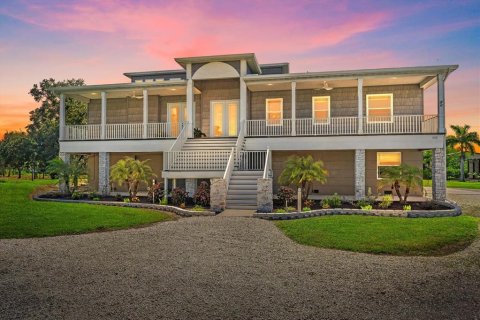 House in Terra Ceia, Florida 4 bedrooms, 400.22 sq.m. № 2396305