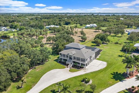 House in Terra Ceia, Florida 4 bedrooms, 400.22 sq.m. № 2396305 - photo 3