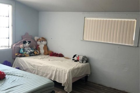 Casa en venta en Miami, Florida, 5 dormitorios, 250.09 m2 № 2056221 - foto 6