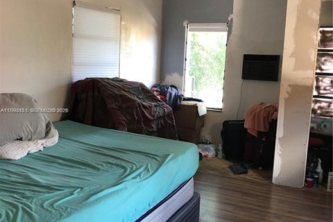 Casa en venta en Miami, Florida, 5 dormitorios, 250.09 m2 № 2056221 - foto 3