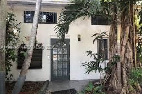 Casa en venta en Miami, Florida, 5 dormitorios, 250.09 m2 № 2056221 - foto 1