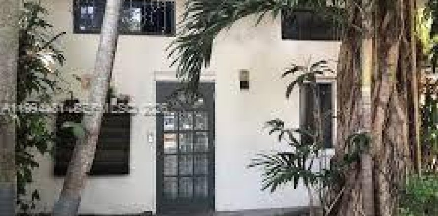 Casa en Miami, Florida 5 dormitorios, 250.09 m2 № 2056221