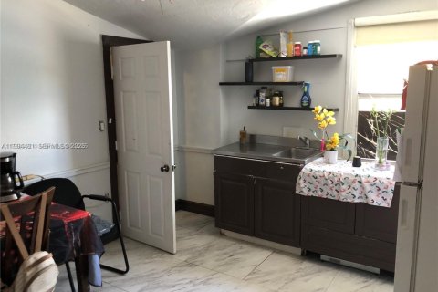 Casa en venta en Miami, Florida, 5 dormitorios, 250.09 m2 № 2056221 - foto 10