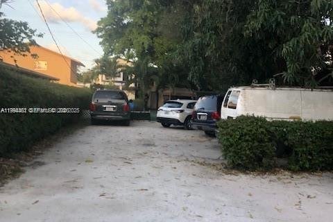 Casa en venta en Miami, Florida, 5 dormitorios, 250.09 m2 № 2056221 - foto 11