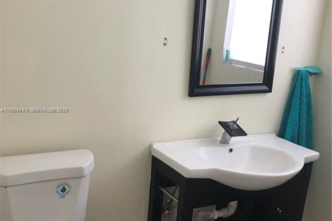 Casa en venta en Miami, Florida, 5 dormitorios, 250.09 m2 № 2056221 - foto 5