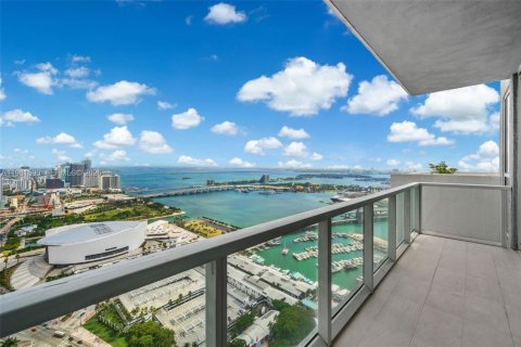 Condominio en Miami, Florida, 5 dormitorios  № 2050140