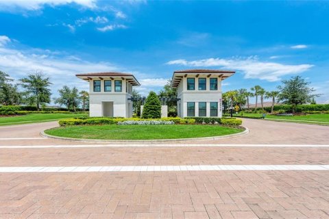 House in Lakewood Ranch, Florida 2 bedrooms, 141.58 sq.m. № 1905722 - photo 15