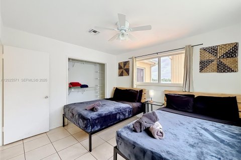 House in Miami, Florida 3 bedrooms, 127.74 sq.m. № 2251181 - photo 21