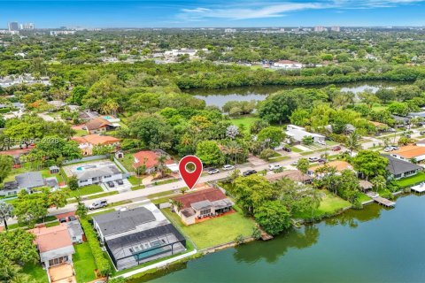 House in Miami, Florida 3 bedrooms, 127.74 sq.m. № 2251181