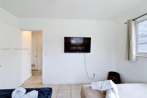 House in Miami, Florida 3 bedrooms, 127.74 sq.m. № 2251181 - photo 23