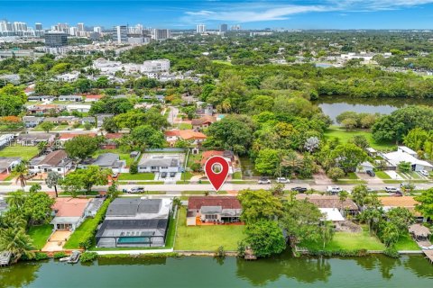 House in Miami, Florida 3 bedrooms, 127.74 sq.m. № 2251181 - photo 4