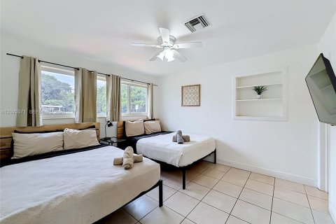 House in Miami, Florida 3 bedrooms, 127.74 sq.m. № 2251181 - photo 25
