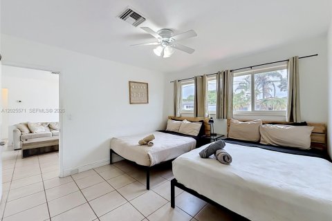 House in Miami, Florida 3 bedrooms, 127.74 sq.m. № 2251181 - photo 26