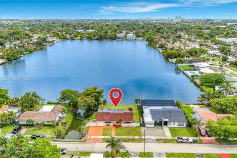 House in Miami, Florida 3 bedrooms, 127.74 sq.m. № 2251181 - photo 3