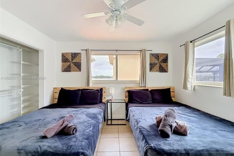 House in Miami, Florida 3 bedrooms, 127.74 sq.m. № 2251181 - photo 20