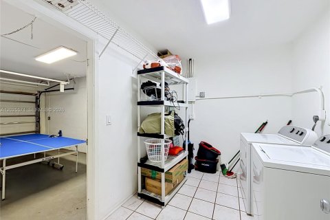 House in Miami, Florida 3 bedrooms, 127.74 sq.m. № 2251181 - photo 29