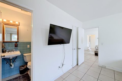 House in Miami, Florida 3 bedrooms, 127.74 sq.m. № 2251181 - photo 27