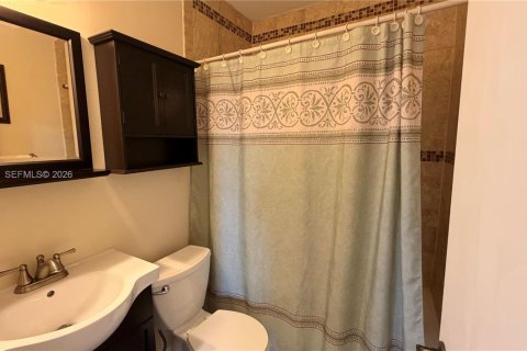 House in Miami, Florida 3 bedrooms, 136.57 sq.m. № 2043989 - photo 10