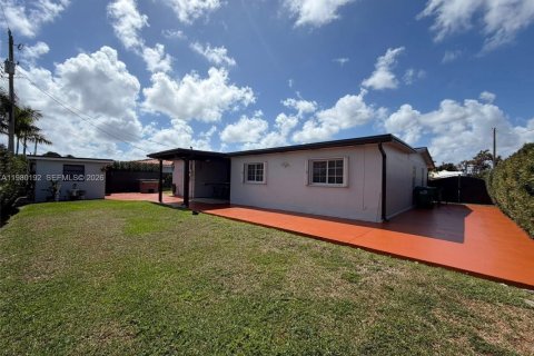 House in Miami, Florida 3 bedrooms, 136.57 sq.m. № 2043989 - photo 15