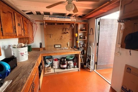 House in Miami, Florida 3 bedrooms, 136.57 sq.m. № 2043989 - photo 20