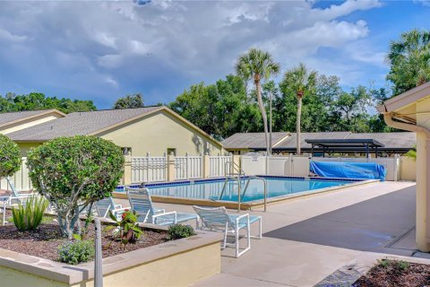 Condo in Zephyrhills, Florida, 2 bedrooms № 2098033 - photo 29