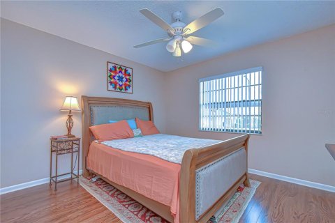 Condo in Zephyrhills, Florida, 2 bedrooms № 2098033 - photo 19